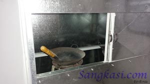 ปล่องระบายควันปิดทึบ ตัวปล่องและท่ออากกาศทำจากสังกะสีทั้งชุด